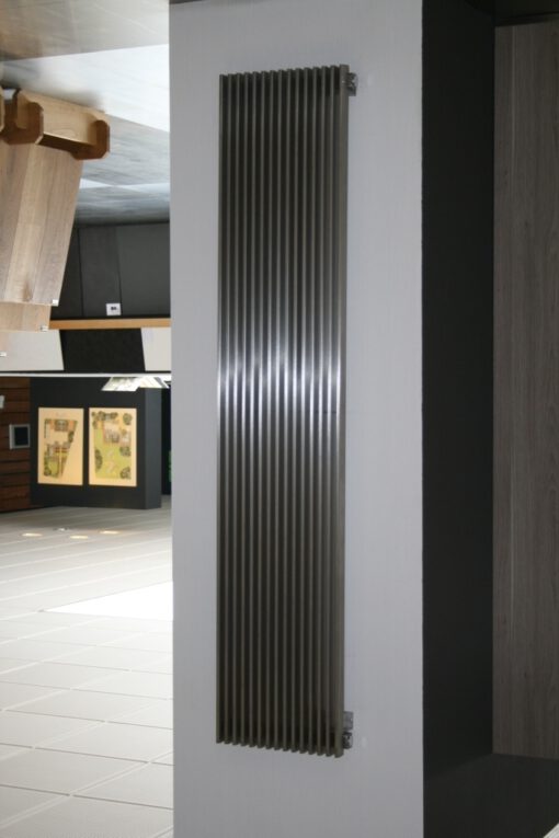 Edelstahl design heizkörper vertikal talano küche wohnzimmer wohnraum heizung